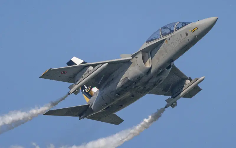 Leonardo M-346FA im Flug